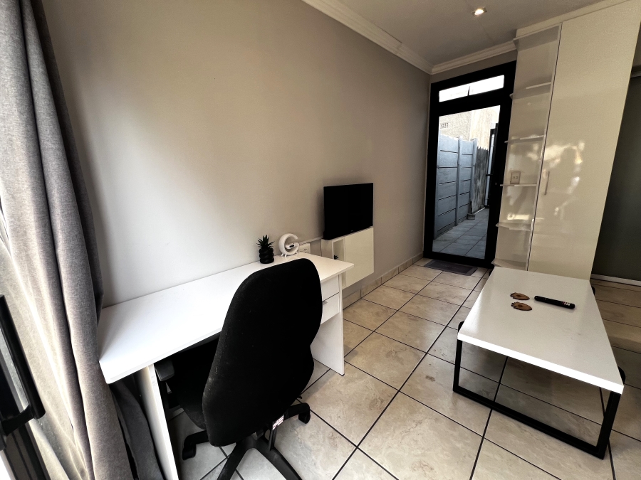 To Let 1 Bedroom Property for Rent in Table View Western Cape